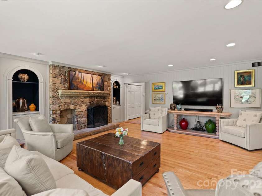 1816 5th Street, Hickory, NC 28601.  MLS# CAR4247002, YatesRealty ID 6969. 