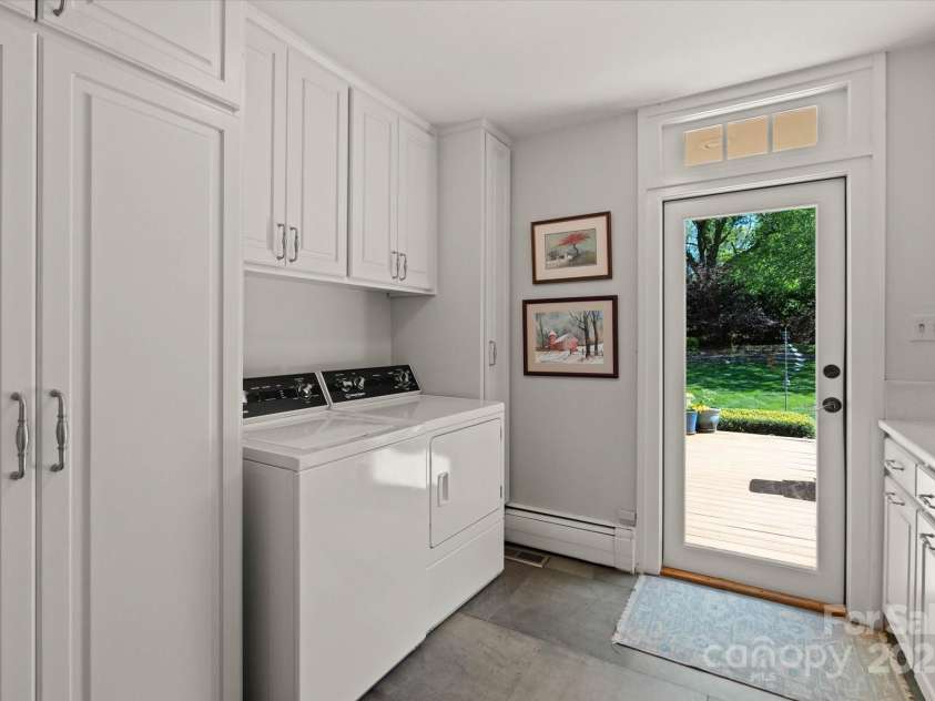 1816 5th Street, Hickory, NC 28601.  MLS# CAR4247002, YatesRealty ID 6969. 