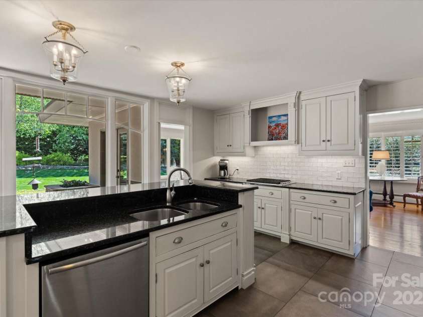 1816 5th Street, Hickory, NC 28601.  MLS# CAR4247002, YatesRealty ID 6969. 