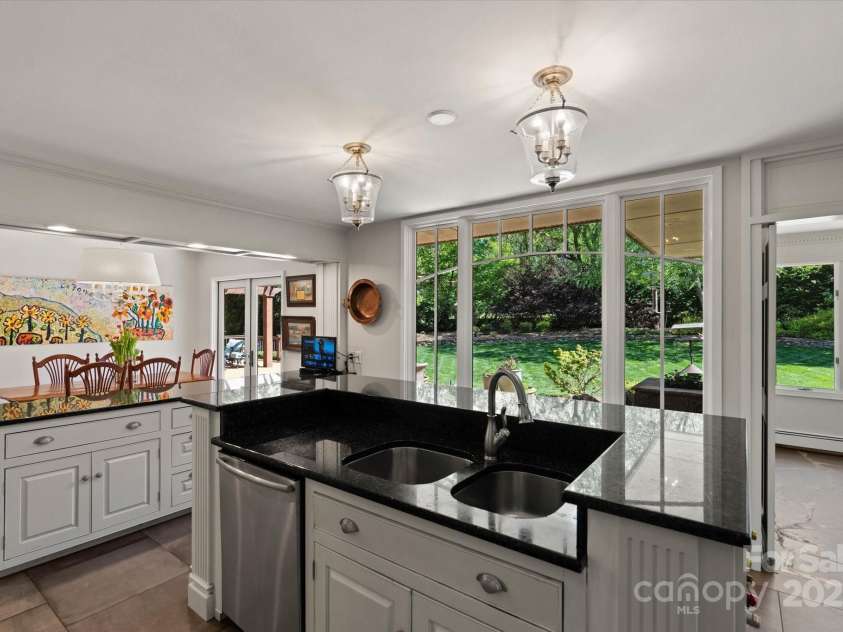 1816 5th Street, Hickory, NC 28601.  MLS# CAR4247002, YatesRealty ID 6969. 