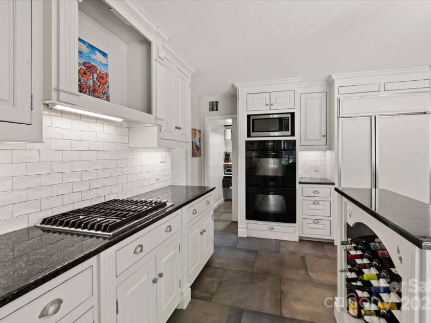 1816 5th Street, Hickory, NC 28601.  MLS# CAR4247002, YatesRealty ID 6969. 