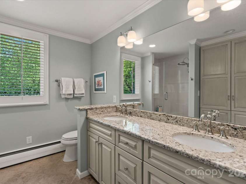 1816 5th Street, Hickory, NC 28601.  MLS# CAR4247002, YatesRealty ID 6969. 