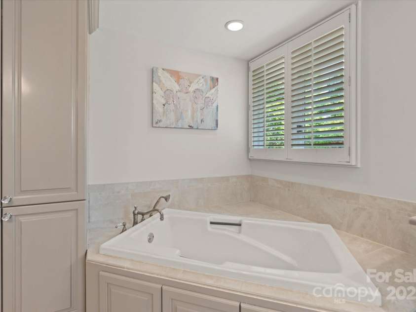 1816 5th Street, Hickory, NC 28601.  MLS# CAR4247002, YatesRealty ID 6969. 