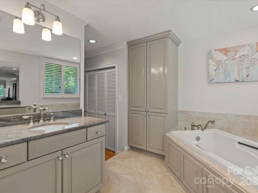 1816 5th Street, Hickory, NC 28601.  MLS# CAR4247002, YatesRealty ID 6969. 