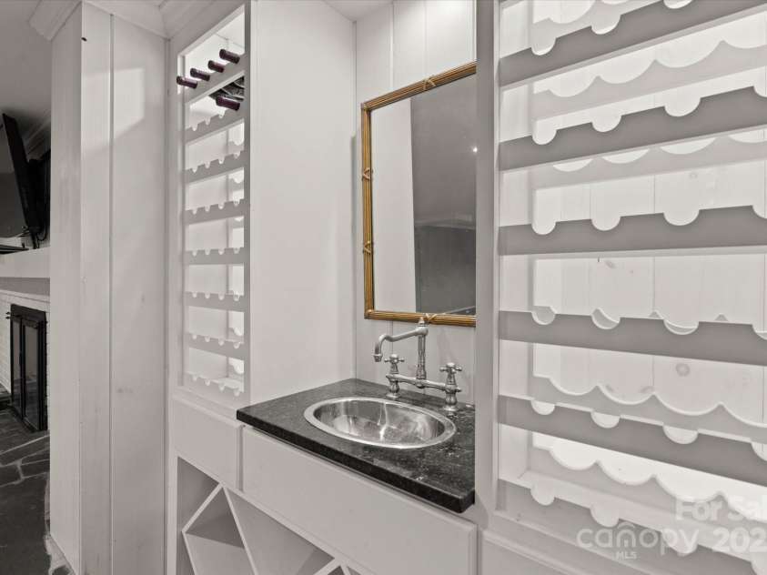 1816 5th Street, Hickory, NC 28601.  MLS# CAR4247002, YatesRealty ID 6969. 