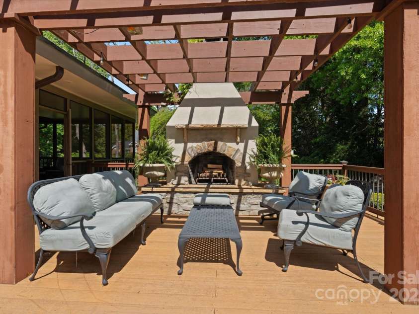 1816 5th Street, Hickory, NC 28601.  MLS# CAR4247002, YatesRealty ID 6969. 