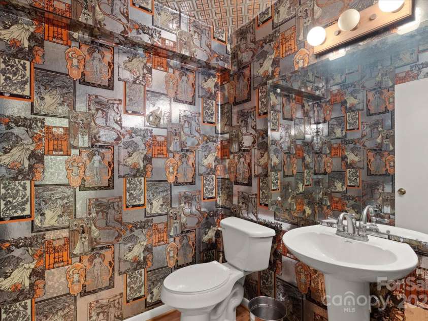 1816 5th Street, Hickory, NC 28601.  MLS# CAR4247002, YatesRealty ID 6969. 