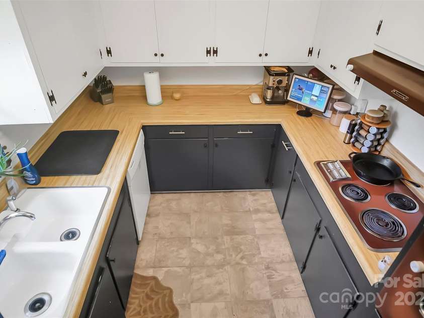 113 Academy Street, Mooresboro, NC 28114.  MLS# CAR4274281, YatesRealty ID 697. 