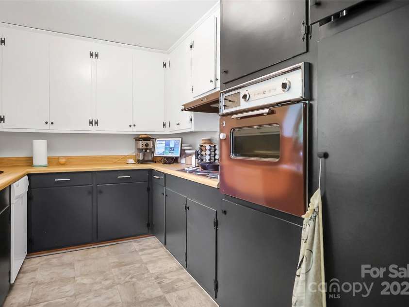 113 Academy Street, Mooresboro, NC 28114.  MLS# CAR4274281, YatesRealty ID 697. 