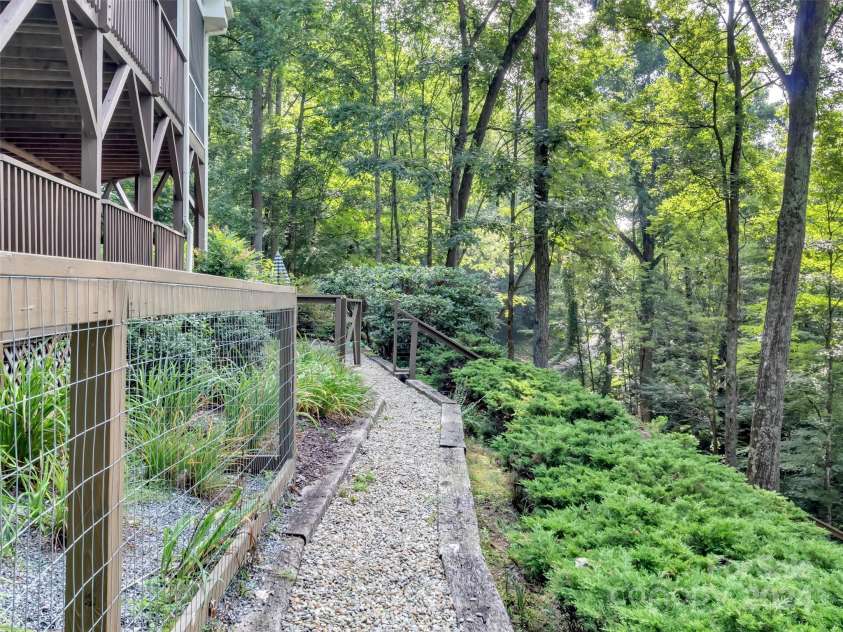 2525 Eagles Nest Road, Waynesville, NC 28786.  MLS# CAR4167928, YatesRealty ID 697. 