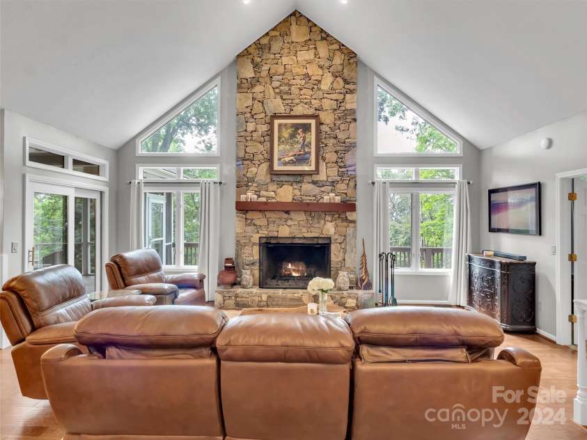 2525 Eagles Nest Road, Waynesville, NC 28786.  MLS# CAR4167928, YatesRealty ID 697. Great Room with Vaulted Ceiling