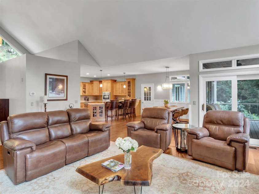 2525 Eagles Nest Road, Waynesville, NC 28786.  MLS# CAR4167928, YatesRealty ID 697. Open Floorplan