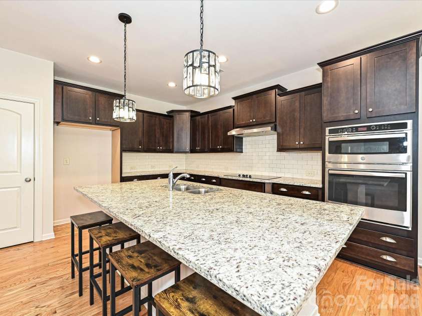 2004 Rockbrook Lane, Belmont, NC 28012.  MLS# CAR4355401, YatesRealty ID 6972. Kitchen