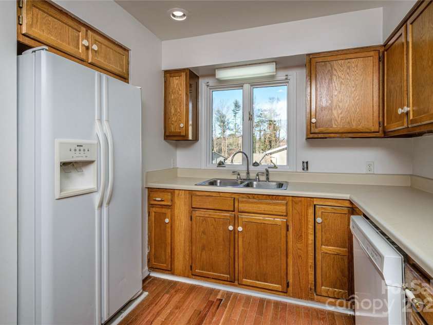 760 Britton Creek Drive, Hendersonville, NC 28791.  MLS# CAR4205803, YatesRealty ID 6972. Kitchen