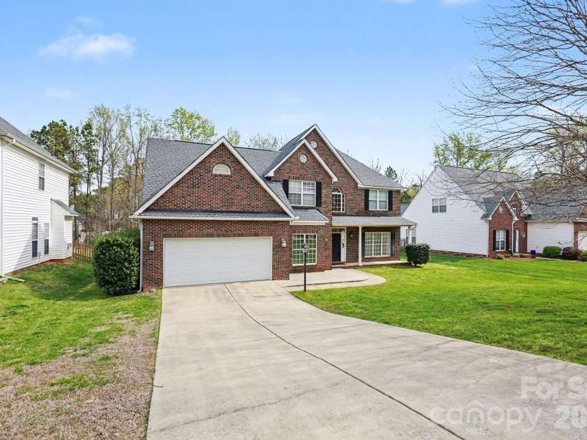 1941 Wilrose Place, Matthews, NC 28105.  MLS# CAR4326473, YatesRealty ID 6973. 