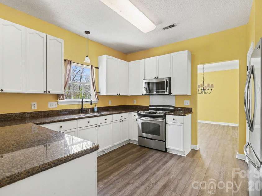 1941 Wilrose Place, Matthews, NC 28105.  MLS# CAR4326473, YatesRealty ID 6973. 