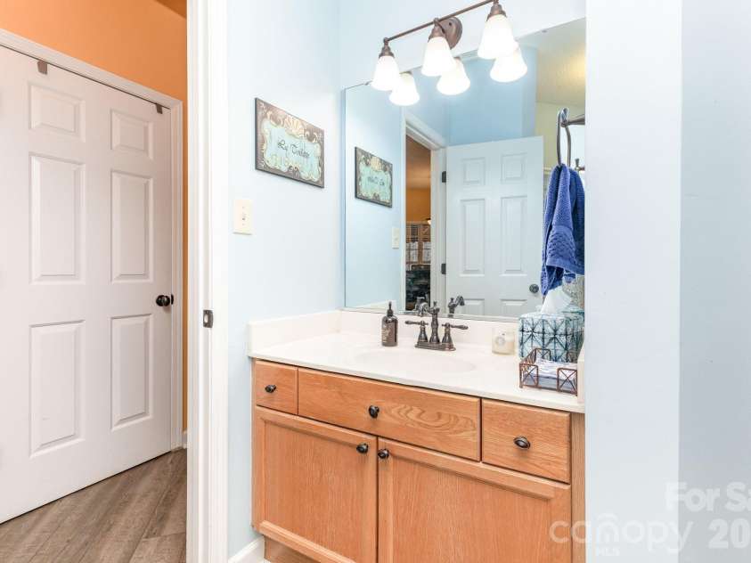 1941 Wilrose Place, Matthews, NC 28105.  MLS# CAR4326473, YatesRealty ID 6973. 