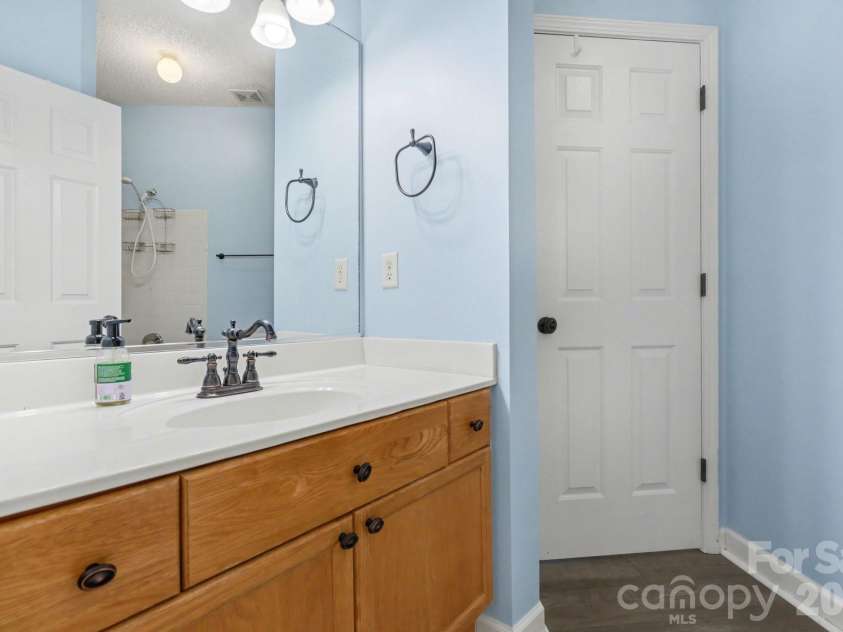 1941 Wilrose Place, Matthews, NC 28105.  MLS# CAR4326473, YatesRealty ID 6973. 