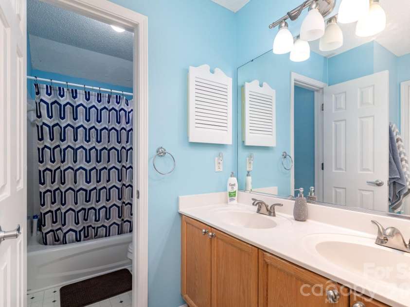 1941 Wilrose Place, Matthews, NC 28105.  MLS# CAR4326473, YatesRealty ID 6973. 