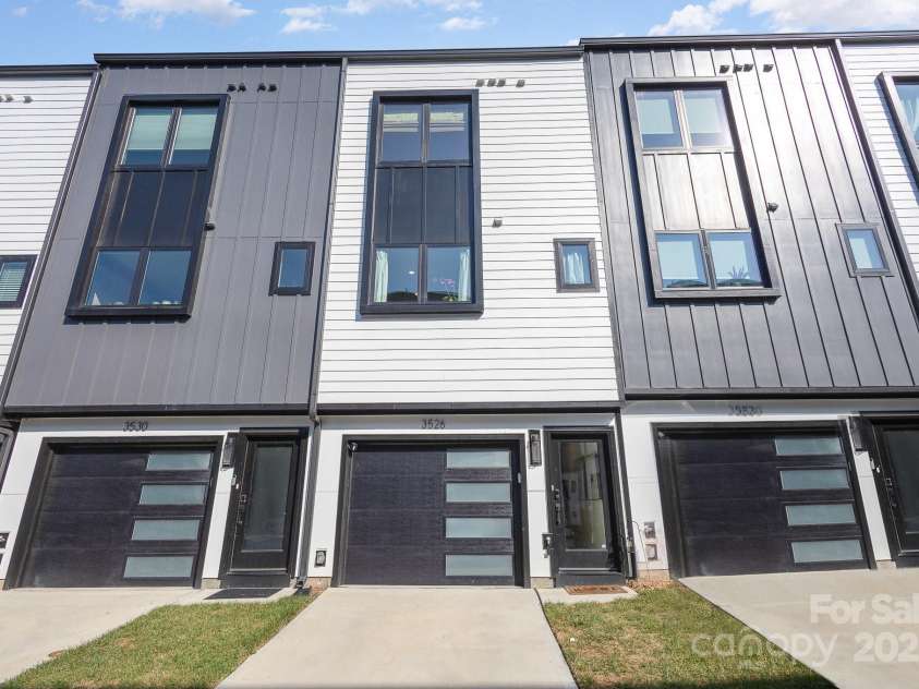 3526 Saker Lane, Charlotte, NC 28211.  MLS# CAR4242251, YatesRealty ID 6973. 