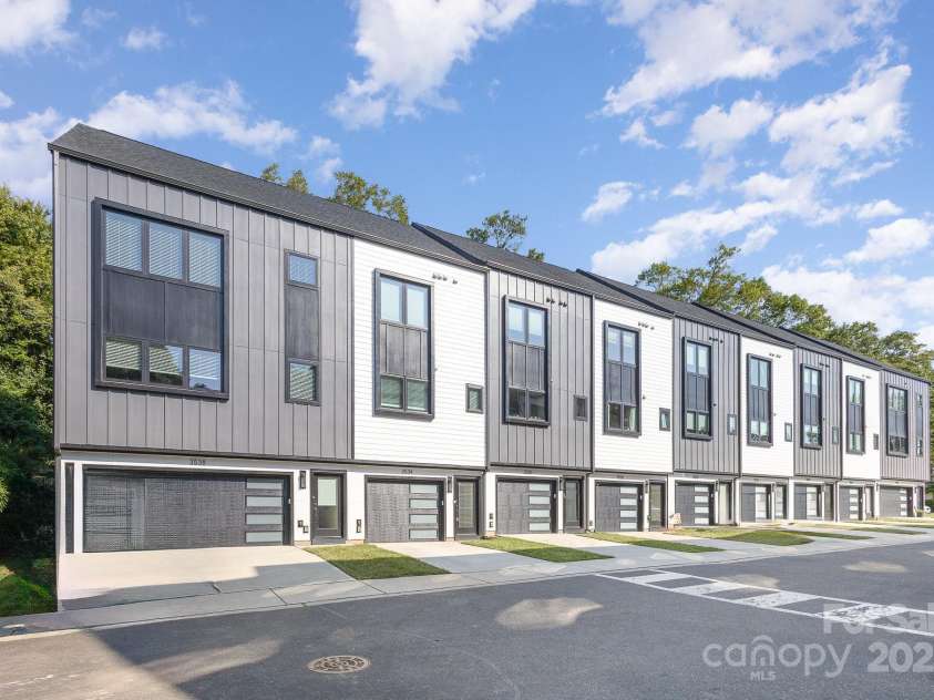 3526 Saker Lane, Charlotte, NC 28211.  MLS# CAR4242251, YatesRealty ID 6973. 