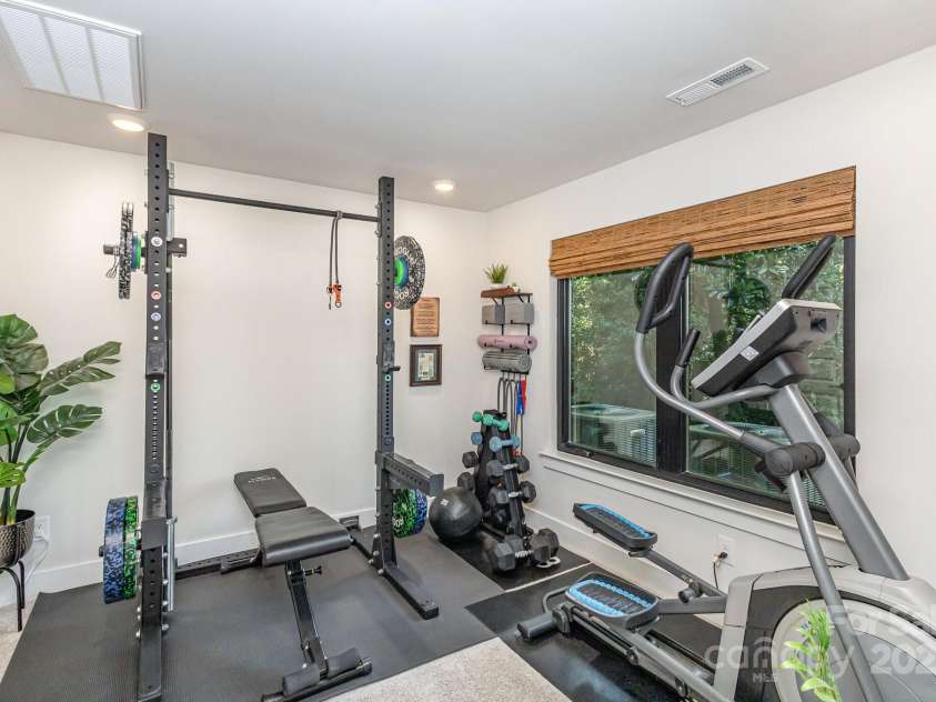 3526 Saker Lane, Charlotte, NC 28211.  MLS# CAR4242251, YatesRealty ID 6973. 