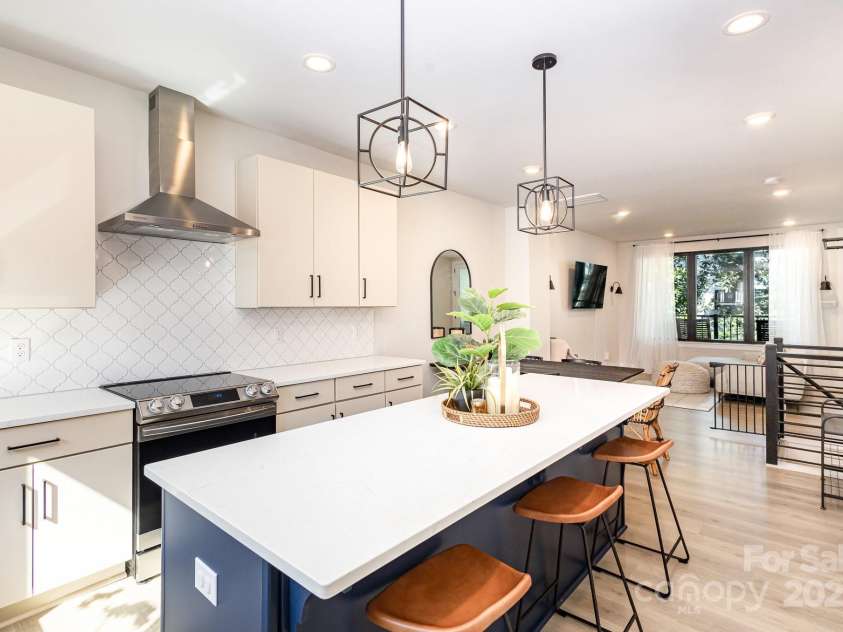 3526 Saker Lane, Charlotte, NC 28211.  MLS# CAR4242251, YatesRealty ID 6973. 
