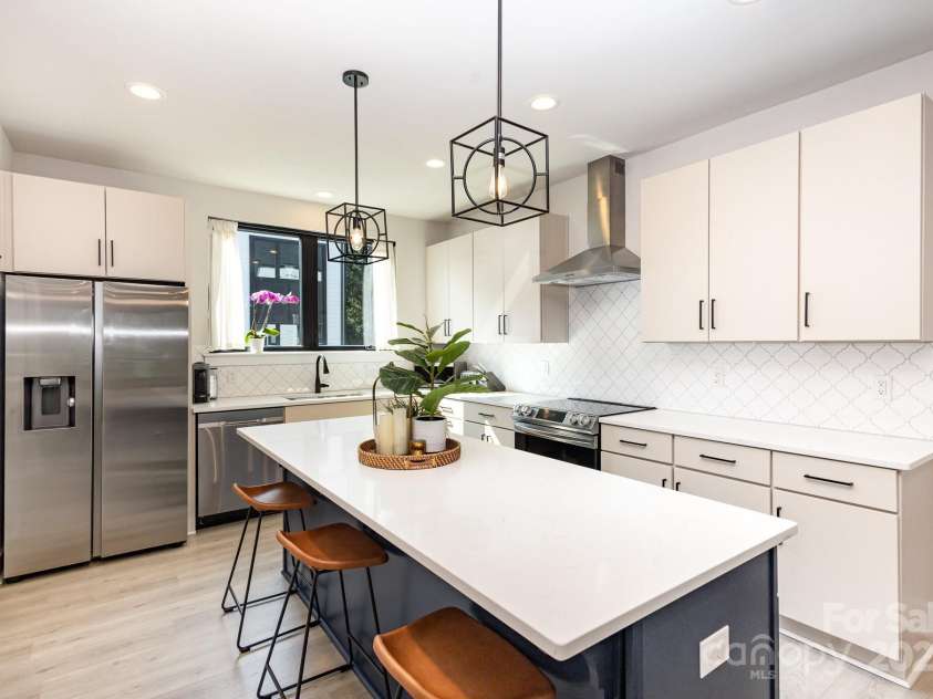 3526 Saker Lane, Charlotte, NC 28211.  MLS# CAR4242251, YatesRealty ID 6973. 
