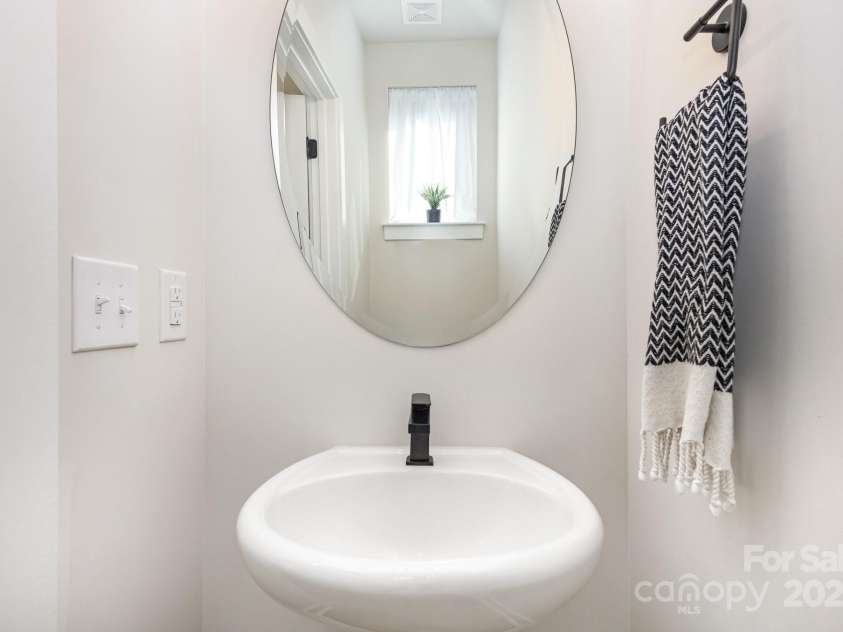 3526 Saker Lane, Charlotte, NC 28211.  MLS# CAR4242251, YatesRealty ID 6973. 