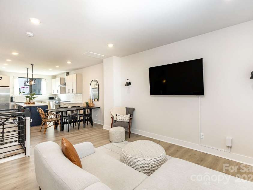 3526 Saker Lane, Charlotte, NC 28211.  MLS# CAR4242251, YatesRealty ID 6973. 