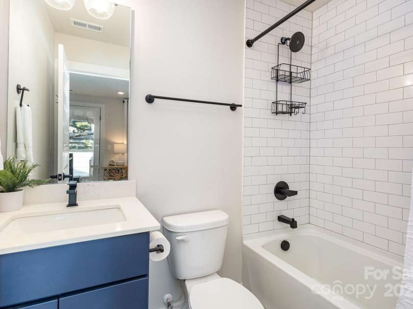 3526 Saker Lane, Charlotte, NC 28211.  MLS# CAR4242251, YatesRealty ID 6973. 