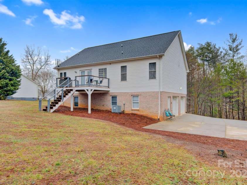 3541 Hezekiah Drive, Lenoir, NC 28645.  MLS# CAR4225336, YatesRealty ID 6974. 