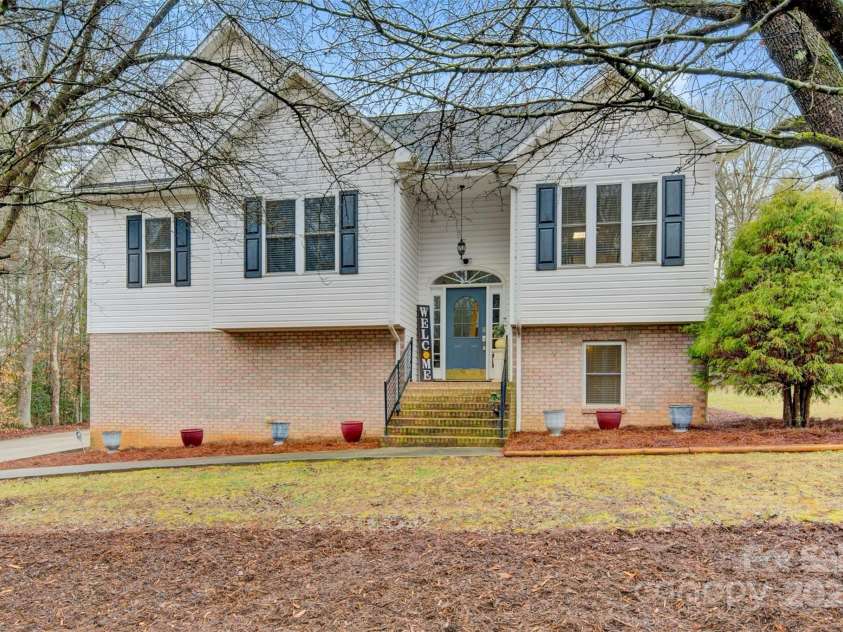 3541 Hezekiah Drive, Lenoir, NC 28645.  MLS# CAR4225336, YatesRealty ID 6974. 