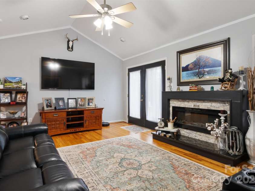 3541 Hezekiah Drive, Lenoir, NC 28645.  MLS# CAR4225336, YatesRealty ID 6974. 