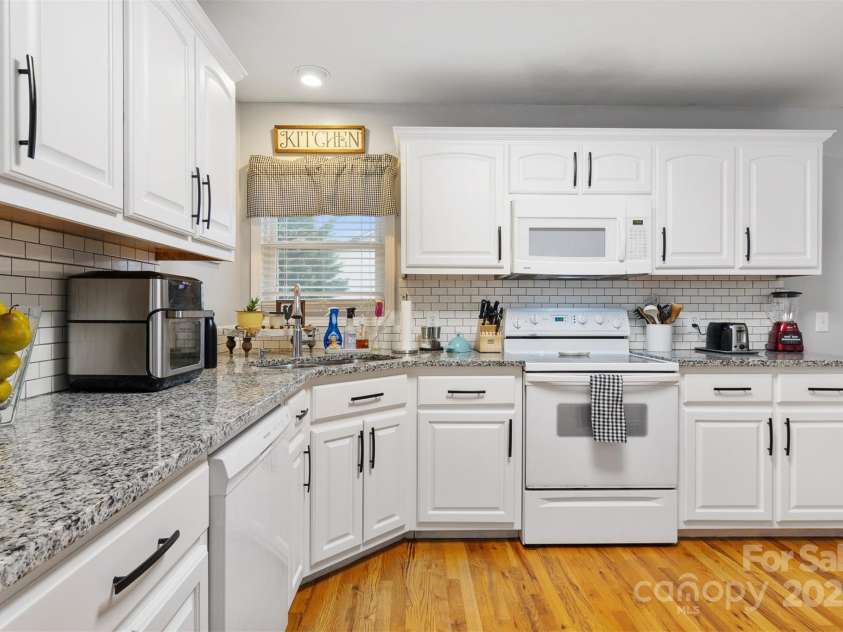 3541 Hezekiah Drive, Lenoir, NC 28645.  MLS# CAR4225336, YatesRealty ID 6974. 