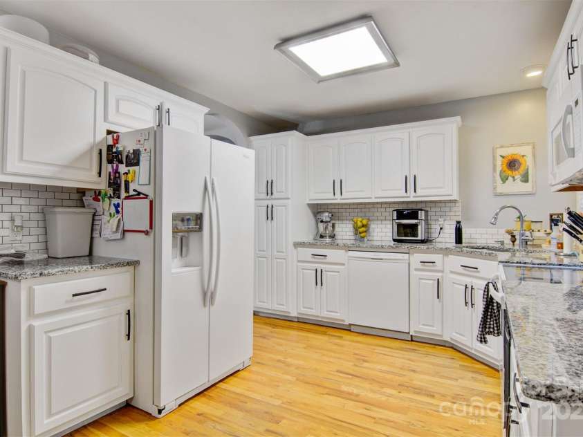 3541 Hezekiah Drive, Lenoir, NC 28645.  MLS# CAR4225336, YatesRealty ID 6974. 