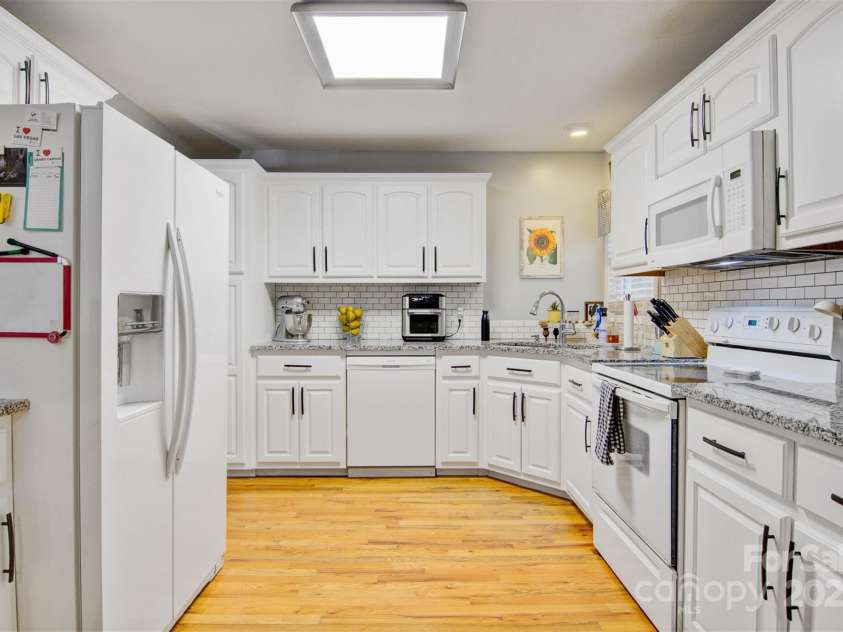 3541 Hezekiah Drive, Lenoir, NC 28645.  MLS# CAR4225336, YatesRealty ID 6974. 