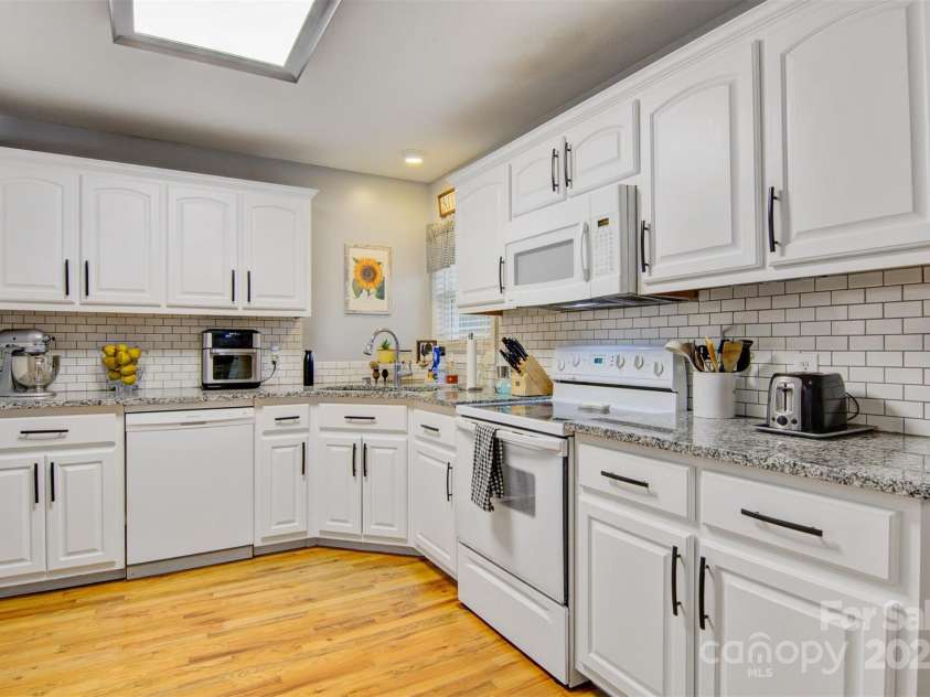 3541 Hezekiah Drive, Lenoir, NC 28645.  MLS# CAR4225336, YatesRealty ID 6974. 