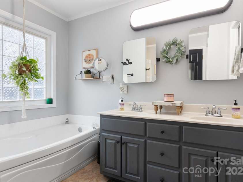 3541 Hezekiah Drive, Lenoir, NC 28645.  MLS# CAR4225336, YatesRealty ID 6974. 