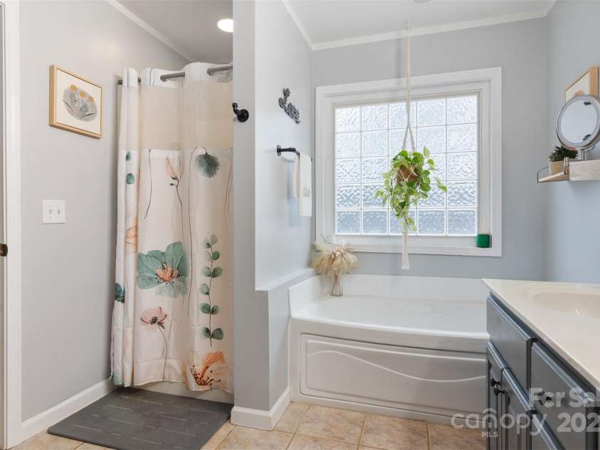 3541 Hezekiah Drive, Lenoir, NC 28645.  MLS# CAR4225336, YatesRealty ID 6974. 