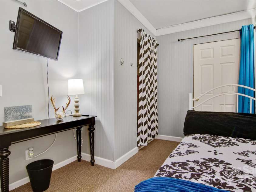 3541 Hezekiah Drive, Lenoir, NC 28645.  MLS# CAR4225336, YatesRealty ID 6974. 