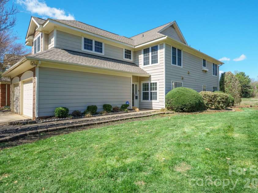5805 Amity Springs Drive, Charlotte, NC 28212.  MLS# CAR4357438, YatesRealty ID 6974. 