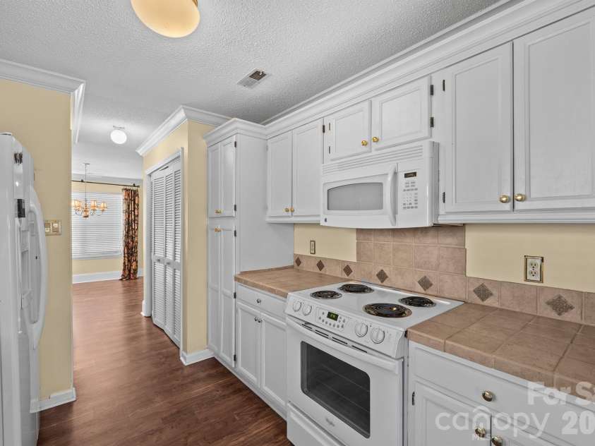 5805 Amity Springs Drive, Charlotte, NC 28212.  MLS# CAR4357438, YatesRealty ID 6974. 