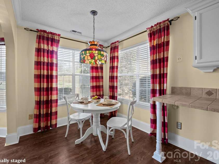 5805 Amity Springs Drive, Charlotte, NC 28212.  MLS# CAR4357438, YatesRealty ID 6974. Breakfast area
