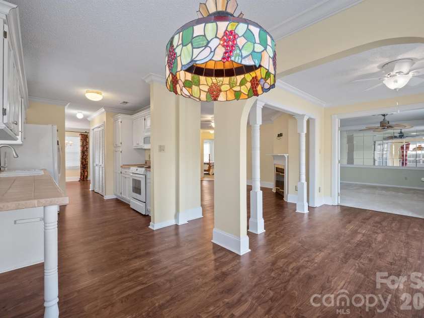 5805 Amity Springs Drive, Charlotte, NC 28212.  MLS# CAR4357438, YatesRealty ID 6974. Open floor plan
