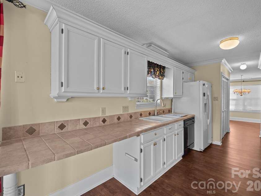 5805 Amity Springs Drive, Charlotte, NC 28212.  MLS# CAR4357438, YatesRealty ID 6974. Refrigerator conveys