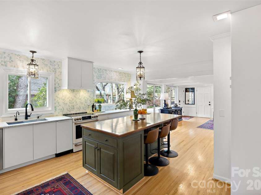 401 Glen Oaks Road, Charlotte, NC 28270.  MLS# CAR4356636, YatesRealty ID 6975. 