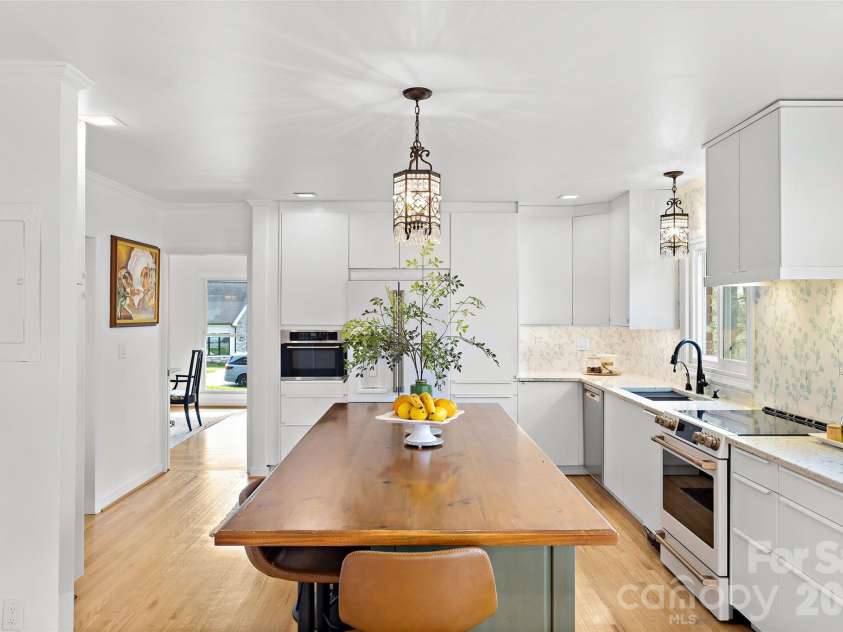 401 Glen Oaks Road, Charlotte, NC 28270.  MLS# CAR4356636, YatesRealty ID 6975. 