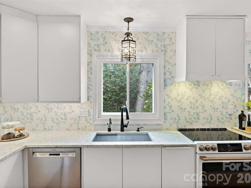 401 Glen Oaks Road, Charlotte, NC 28270.  MLS# CAR4356636, YatesRealty ID 6975. 