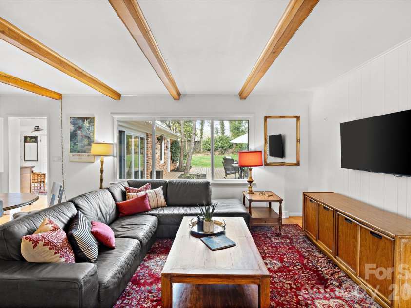 401 Glen Oaks Road, Charlotte, NC 28270.  MLS# CAR4356636, YatesRealty ID 6975. 
